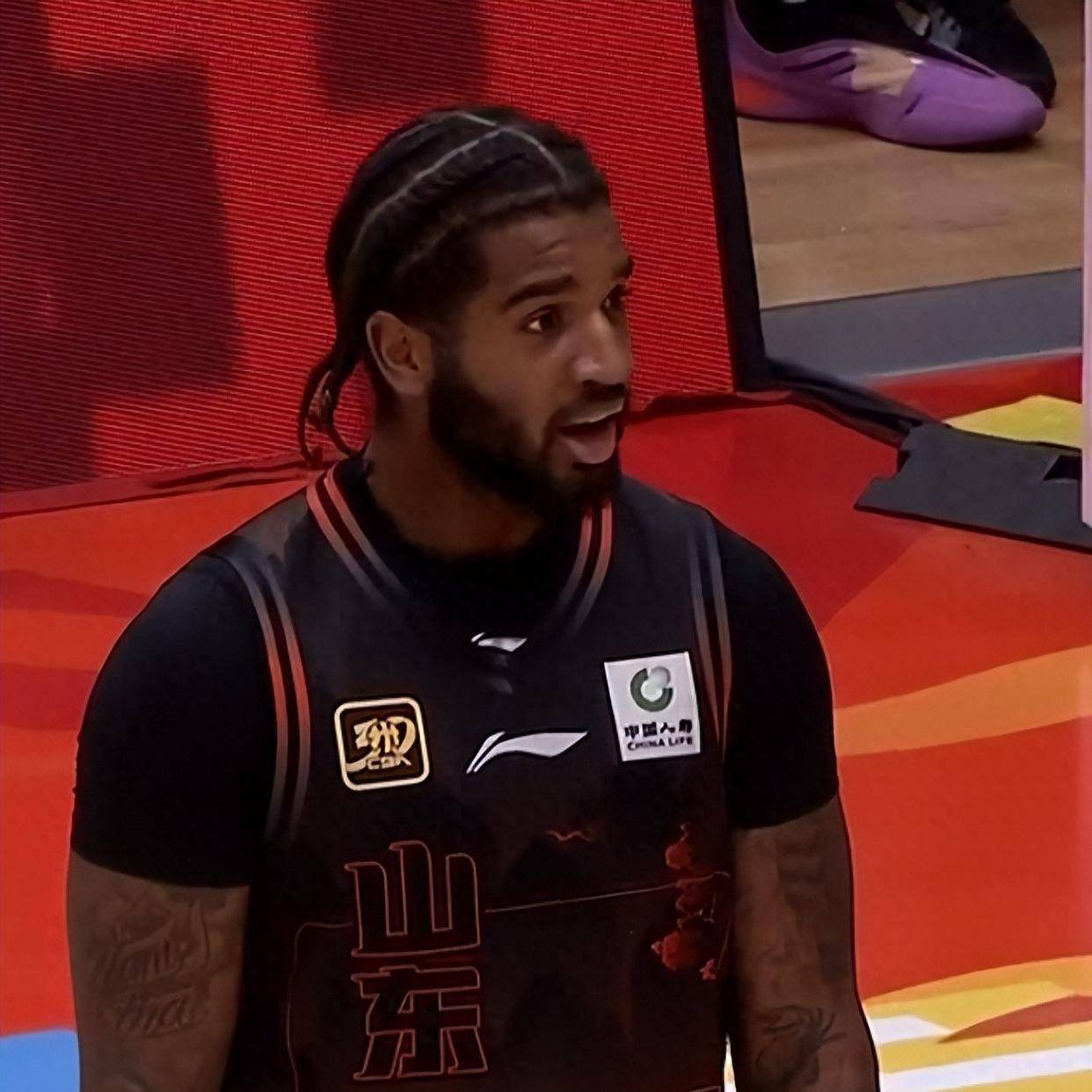 爱游戏用户社区里程碑夜!山东男篮再遭质疑,CBA季后赛今晚刷纪录,引发热议,训练强度明显提升的简单介绍