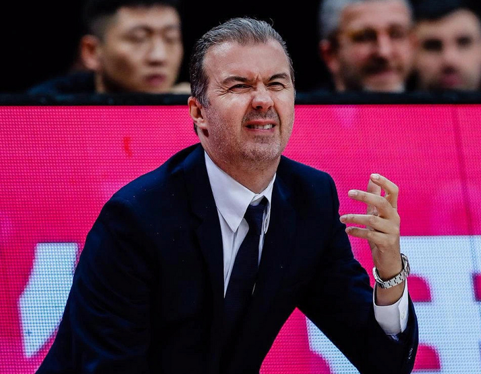 包含欧篮联国际比赛日走向成谜；辽宁本钢止住颓势；质疑声仍在；球队文化再被提及的词条